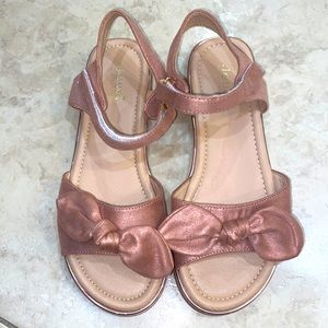 NWT Jessica Taylor: Pink Velcro Sandals Size 5